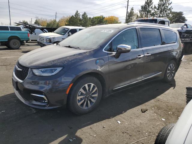  Salvage Chrysler Pacifica