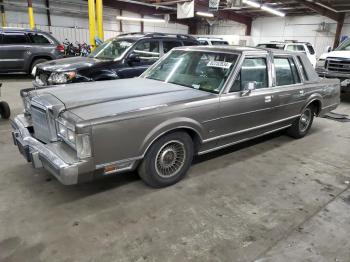  Salvage Lincoln Towncar