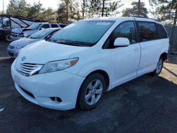  Salvage Toyota Sienna