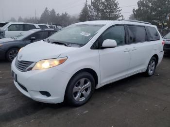  Salvage Toyota Sienna