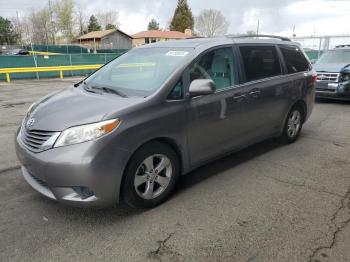  Salvage Toyota Sienna