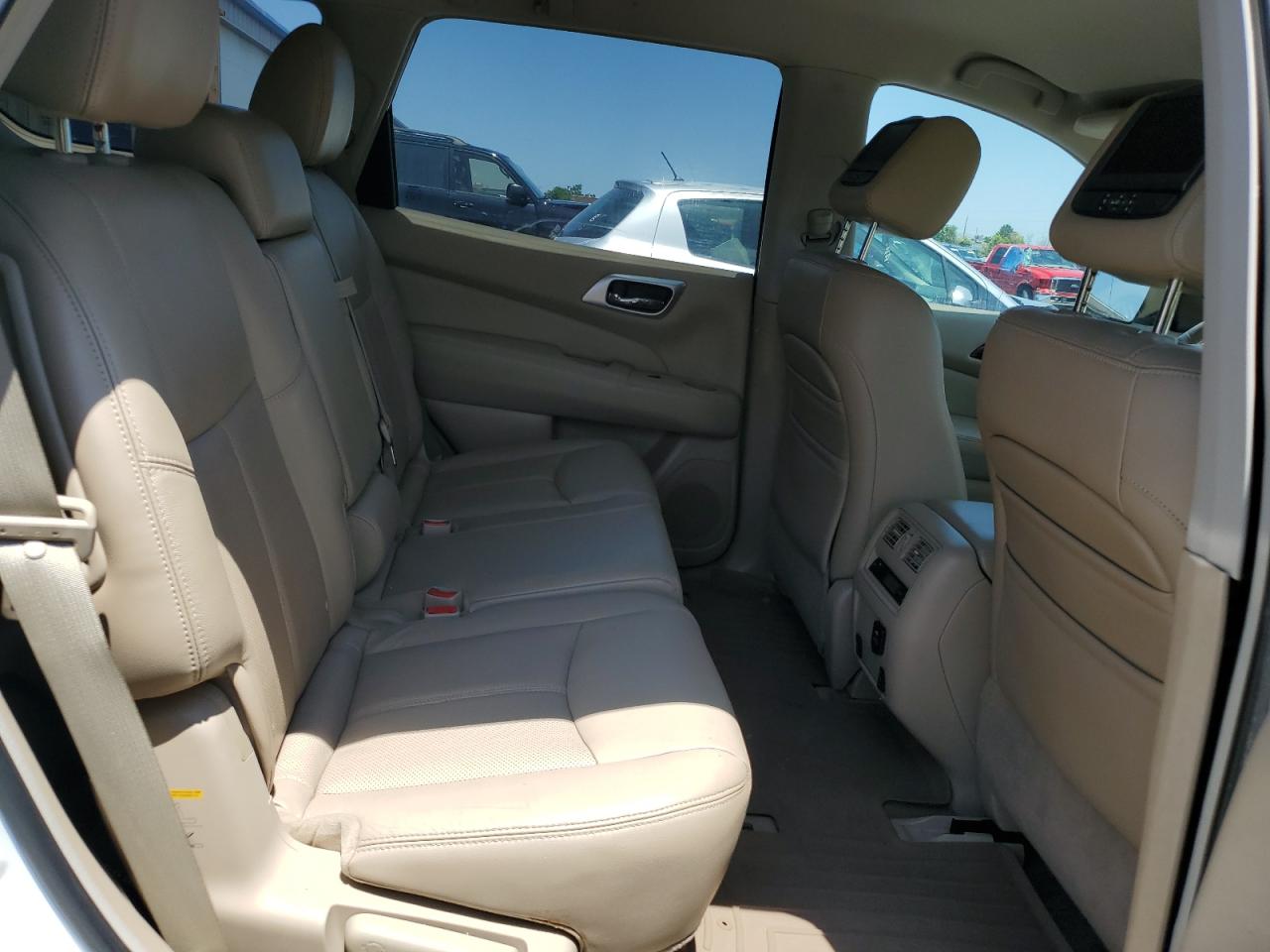 Nissan Pathfinder S Image 3