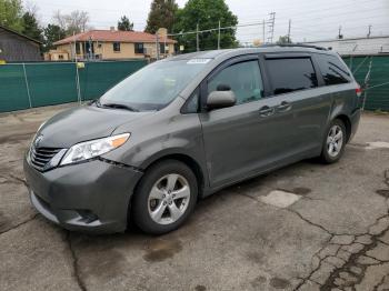  Salvage Toyota Sienna