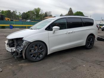  Salvage Chrysler Pacifica