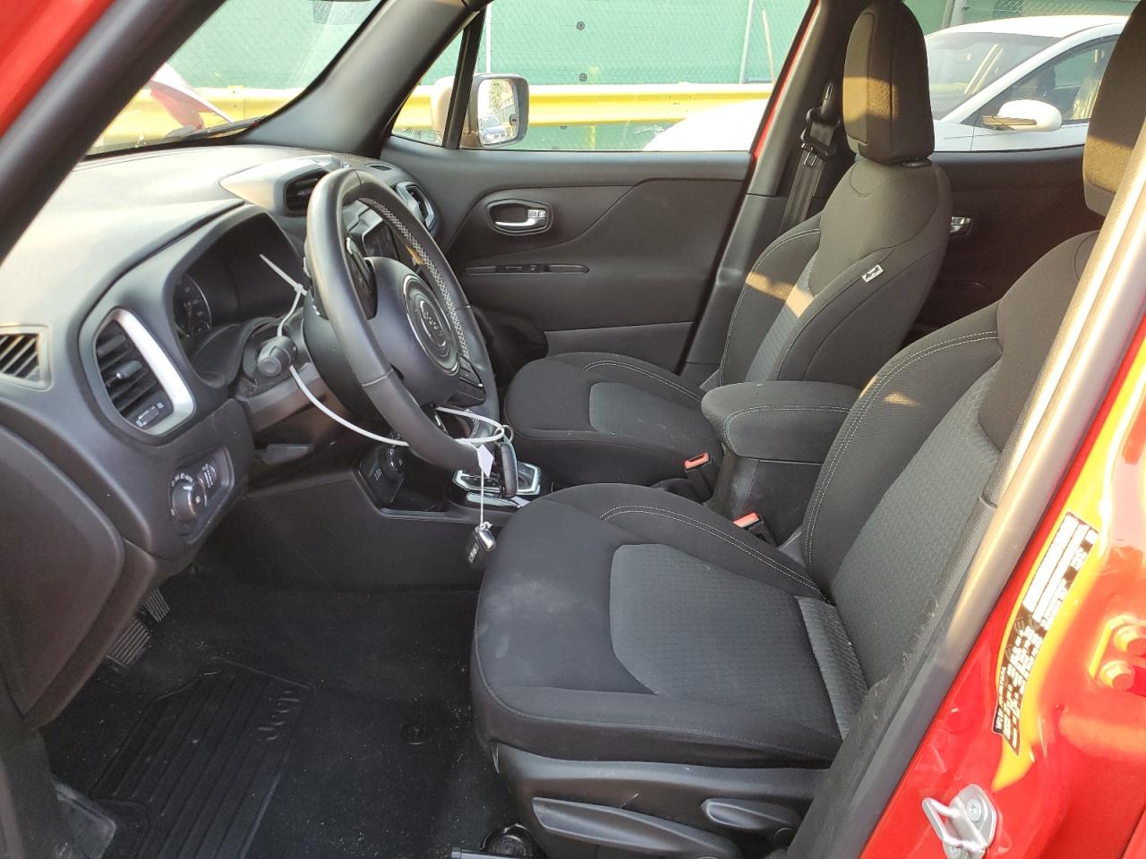 Jeep Renegade Latitude Image 10