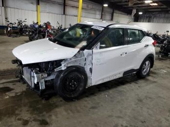  Salvage Nissan Kicks