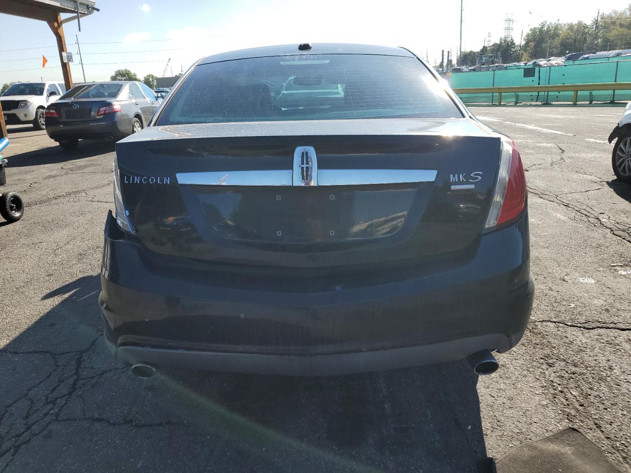 Lincoln MKS Image 12