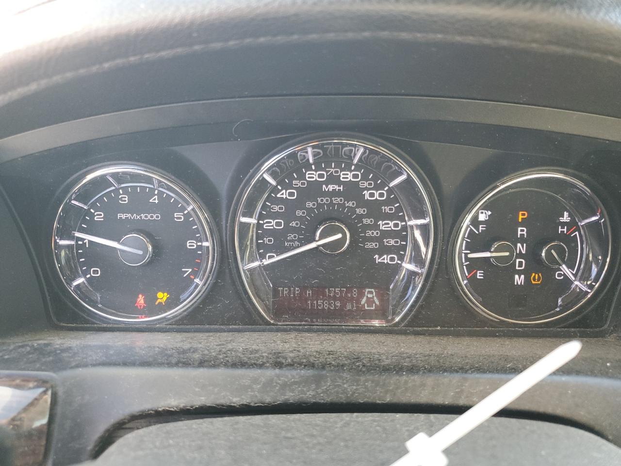 Lincoln MKS Image 10