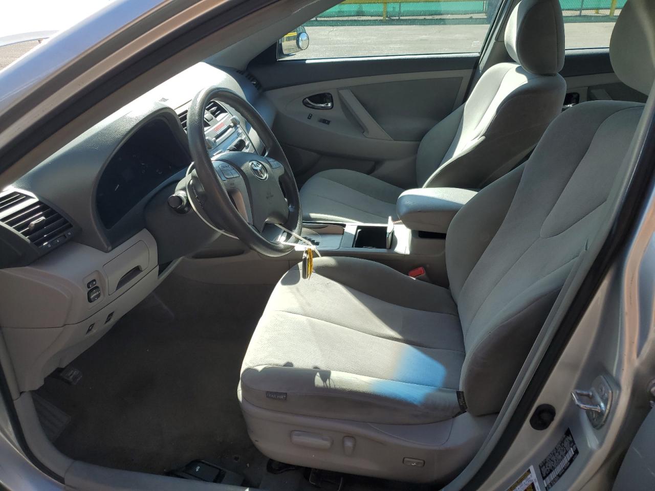 Toyota Camry Hybrid Image 10