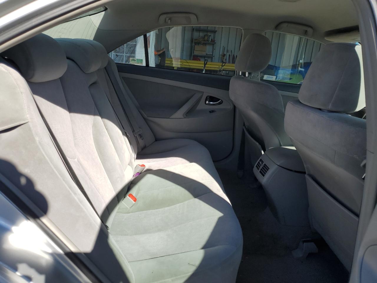 Toyota Camry Hybrid Image 2