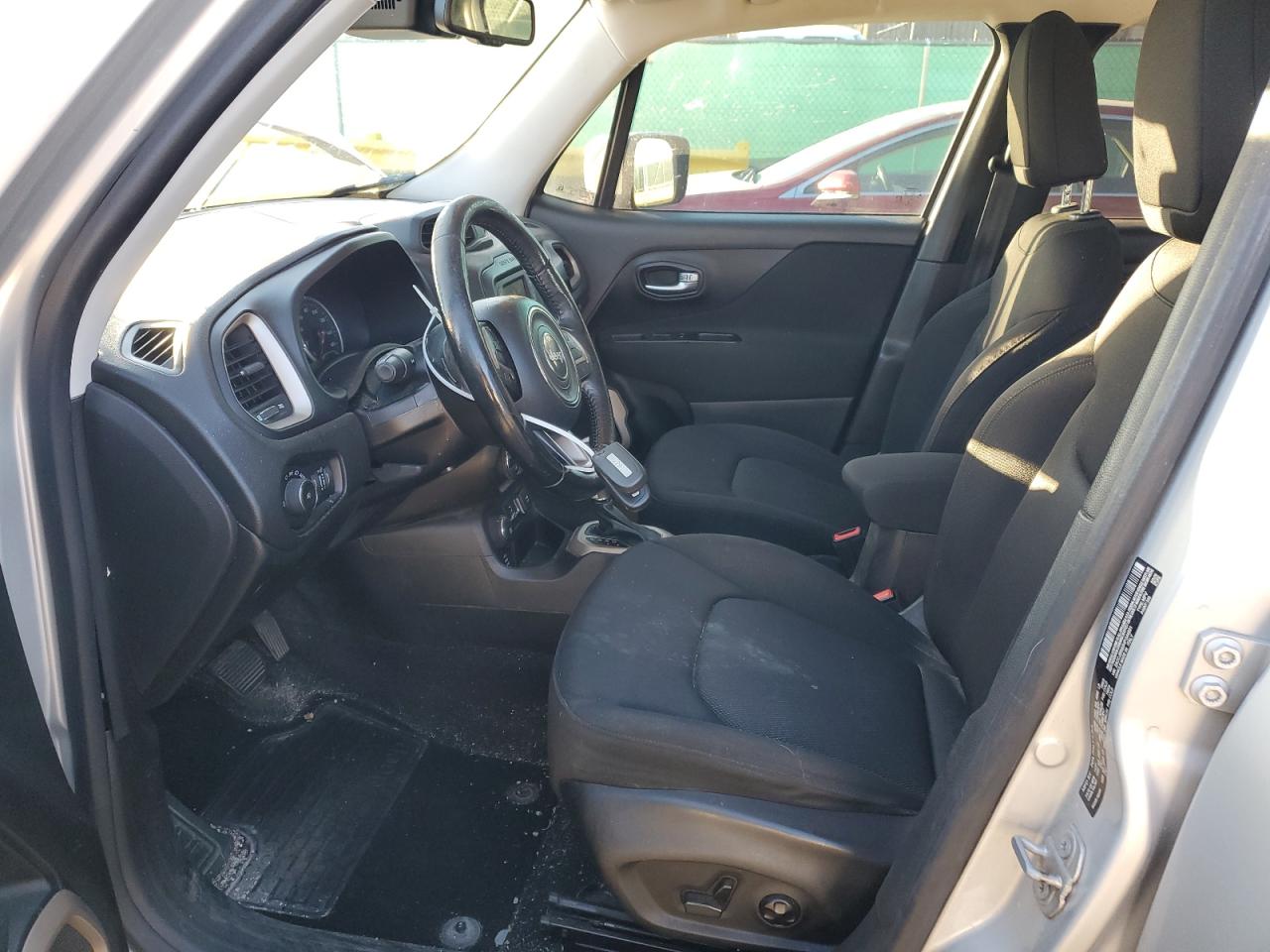 Jeep Renegade Latitude Image 11