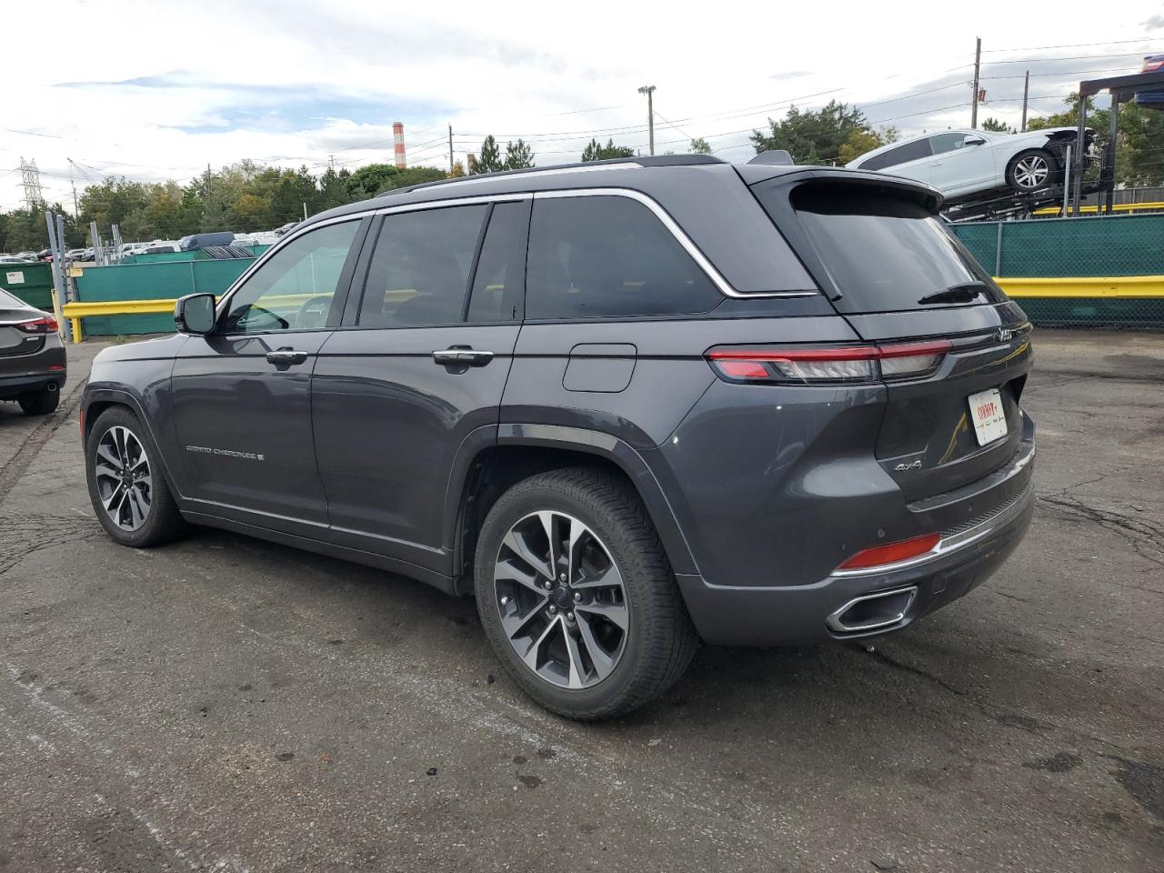 Jeep Grand Cherokee Overland Image 12