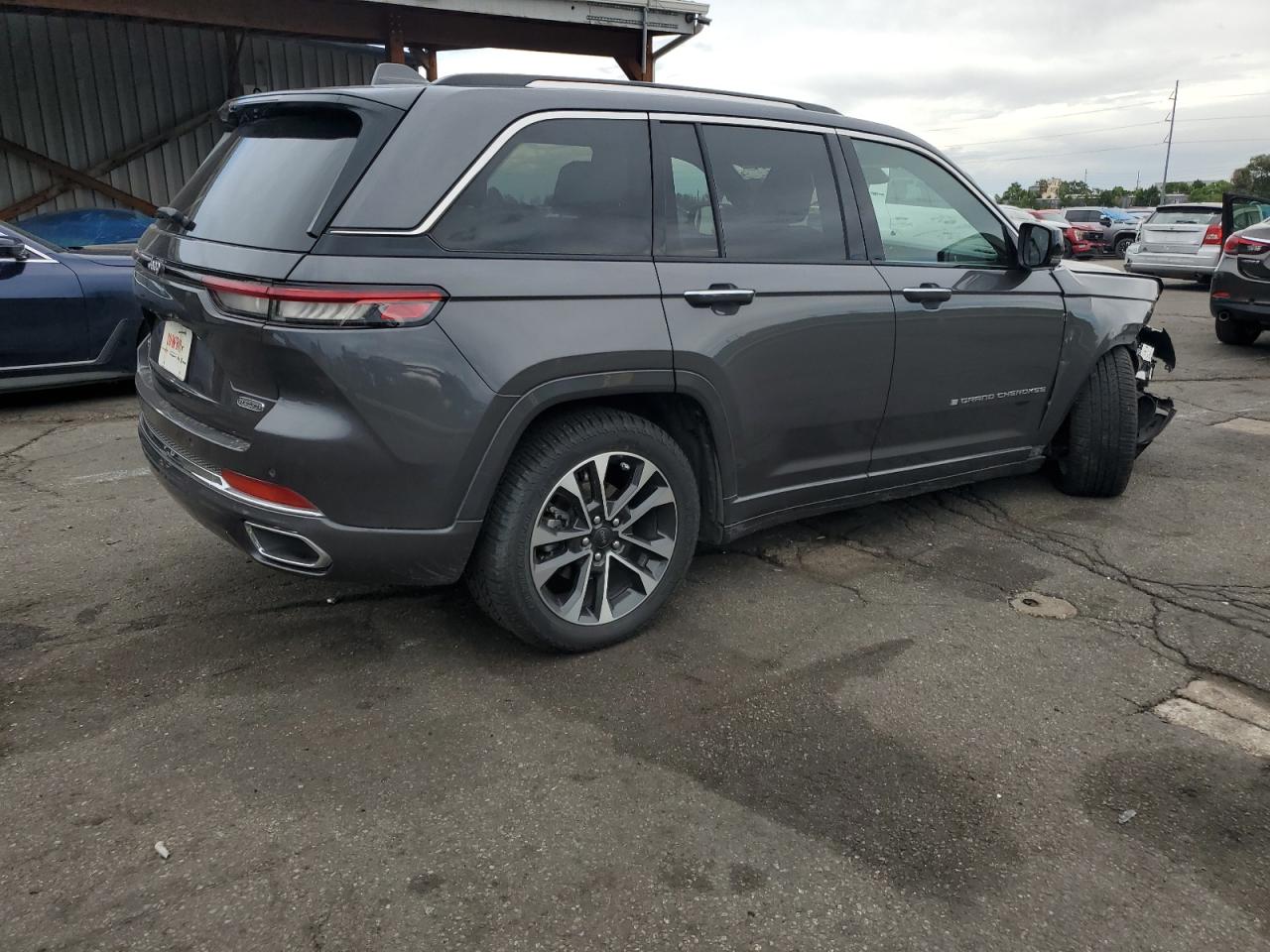 Jeep Grand Cherokee Overland Image 11