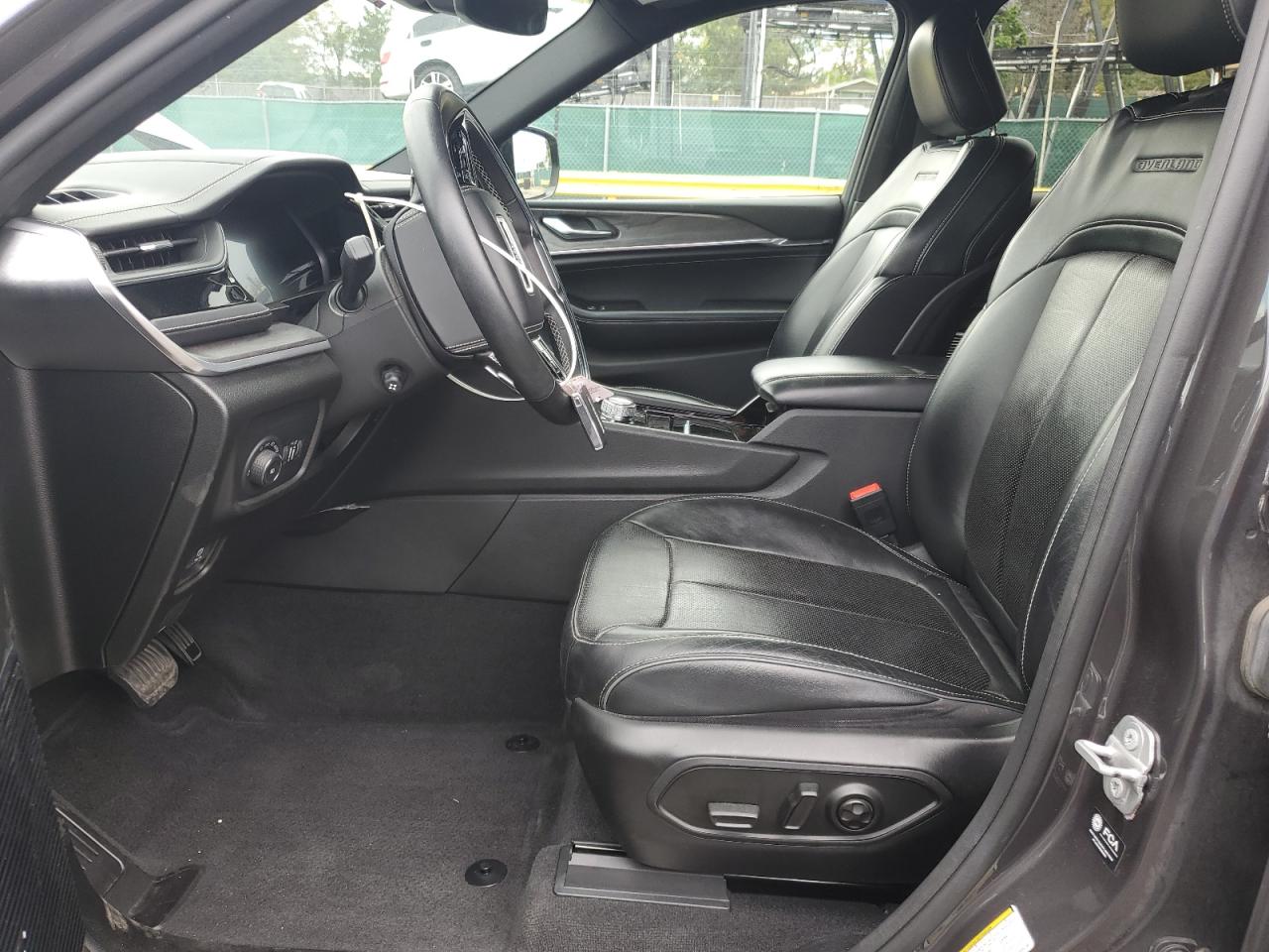 Jeep Grand Cherokee Overland Image 10