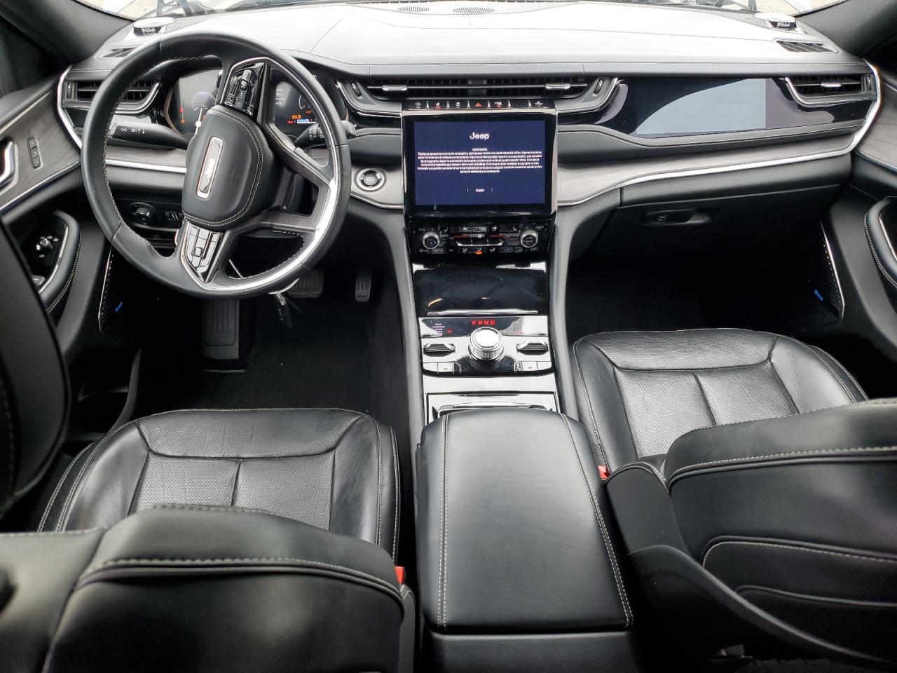 Jeep Grand Cherokee Overland Image 4