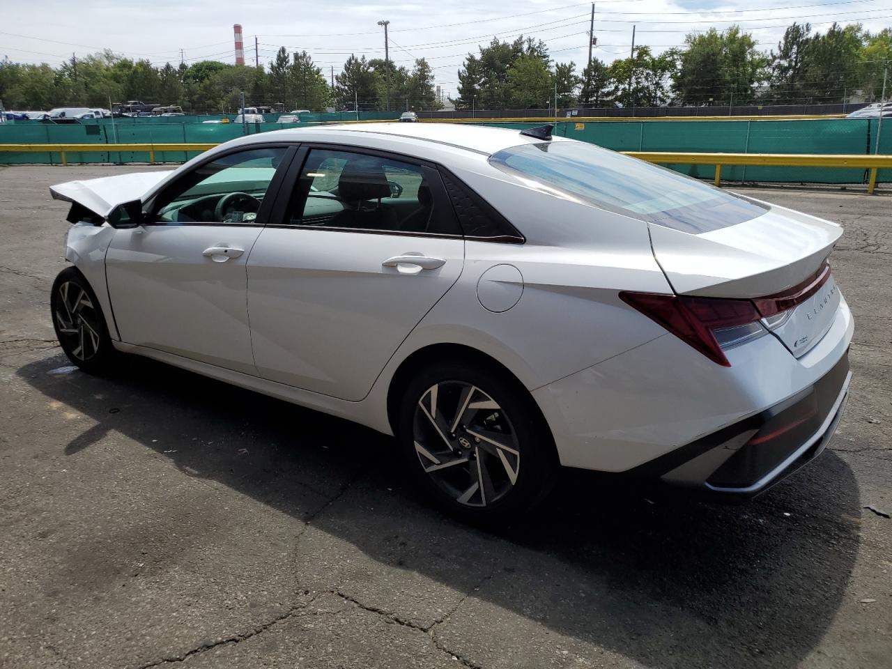 Hyundai ELANTRA Sel Image 2