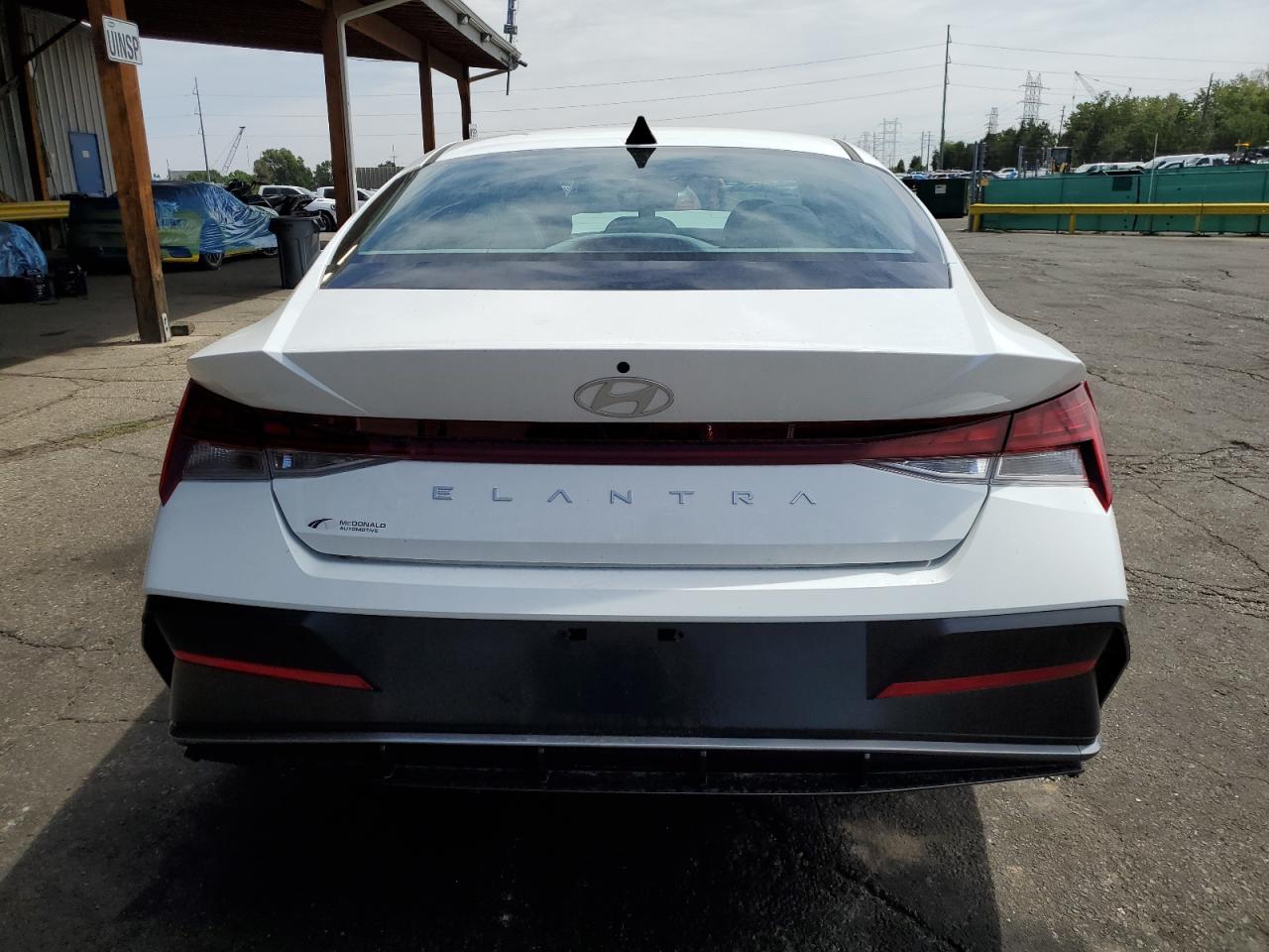 Hyundai ELANTRA Sel Image 12