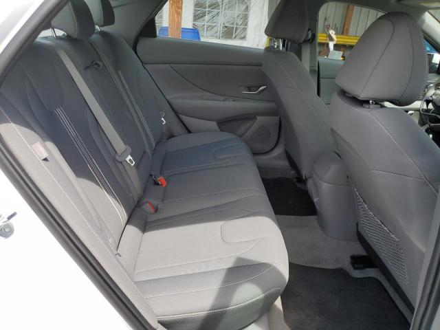 Hyundai ELANTRA Sel Image 8