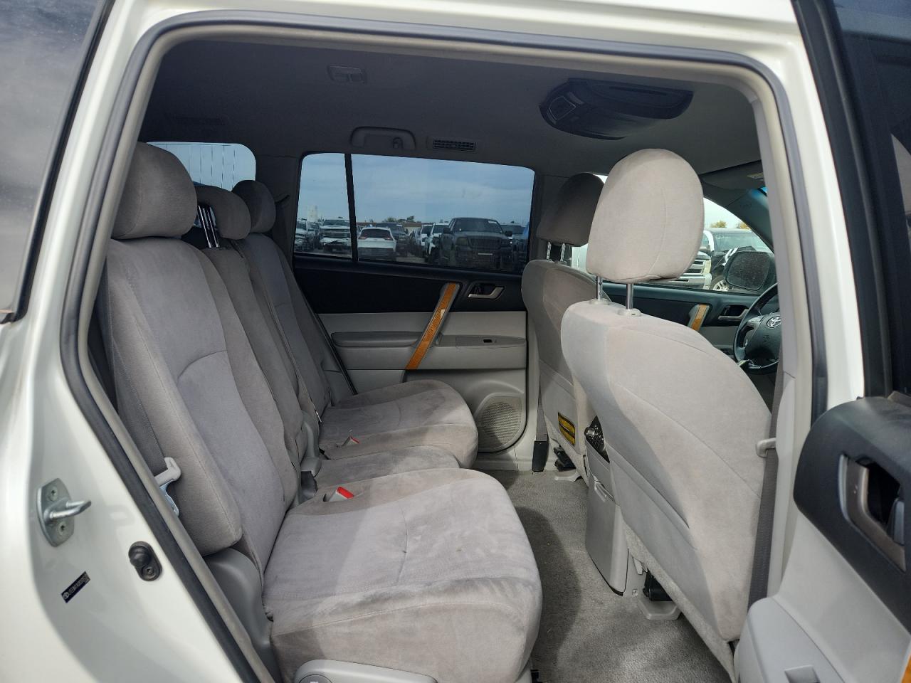 Toyota Highlander Hybrid Image 12