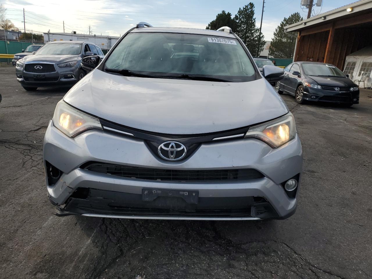 Toyota RAV4 Xle Image 3