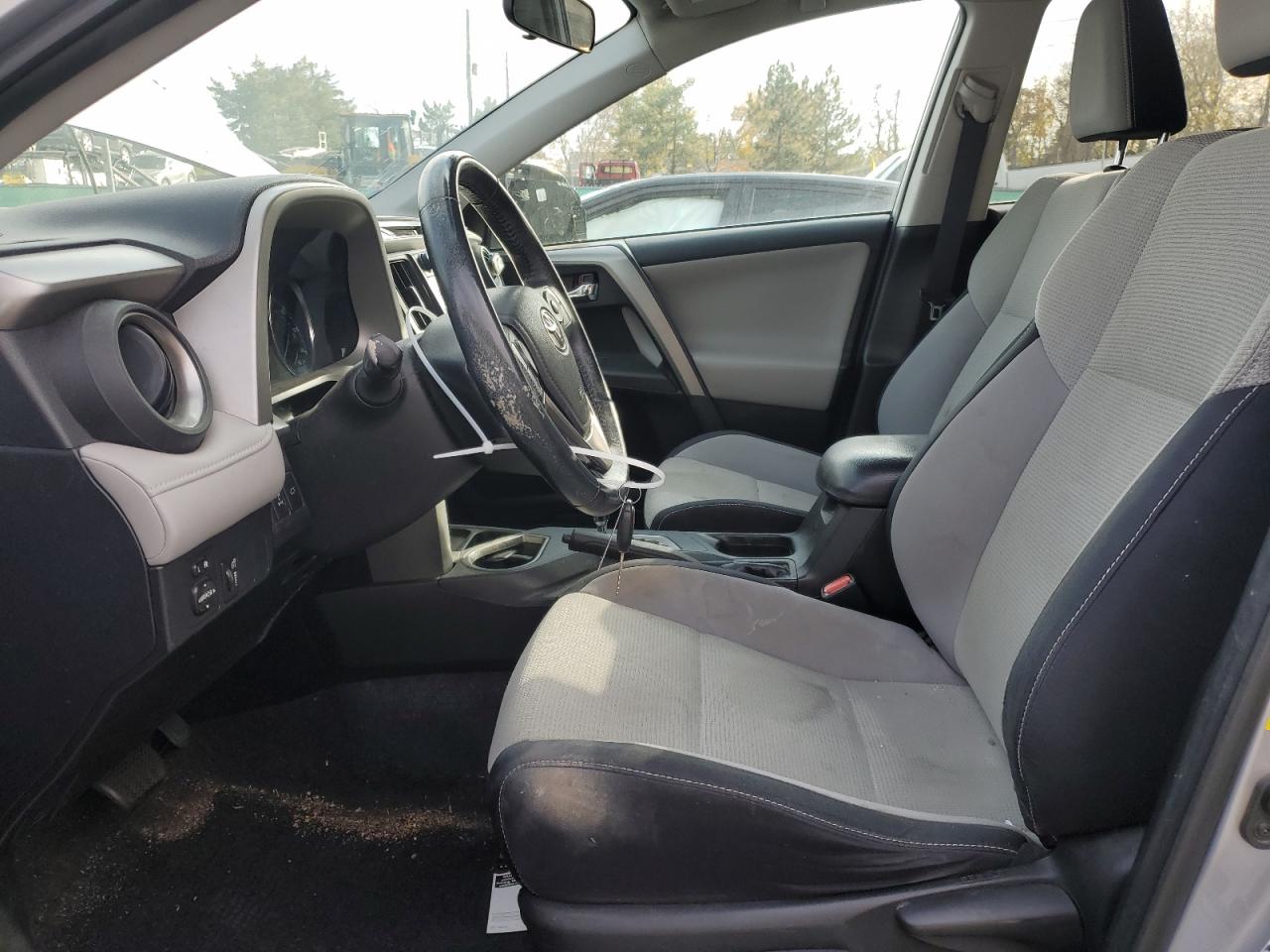 Toyota RAV4 Xle Image 6