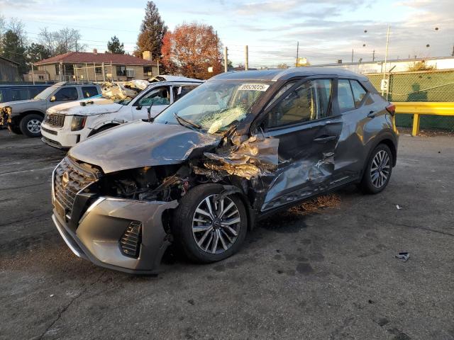  Salvage Nissan Kicks