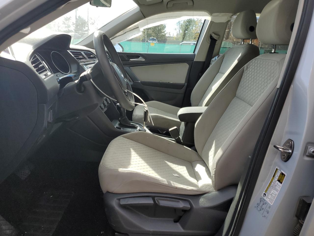 Volkswagen Tiguan S Image 4