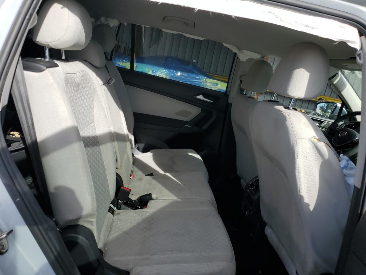 Volkswagen Tiguan S Image 6