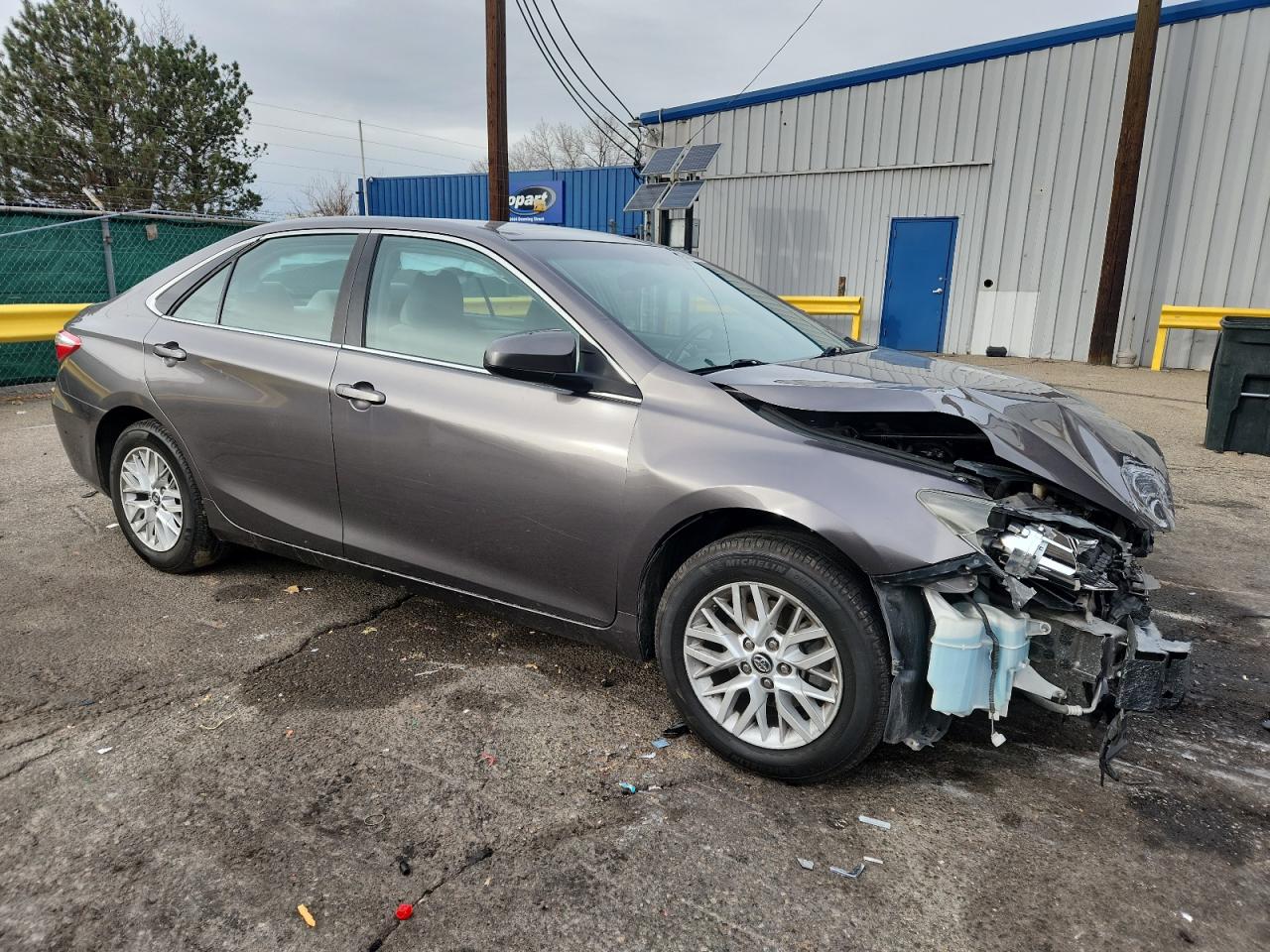 Toyota Camry Le Image 11