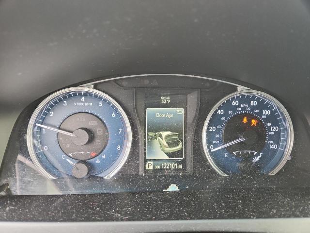 Toyota Camry Le Image 9