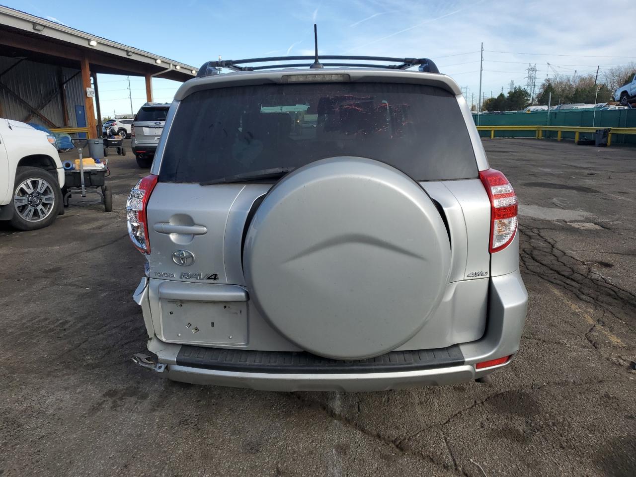 Toyota RAV4 Image 12