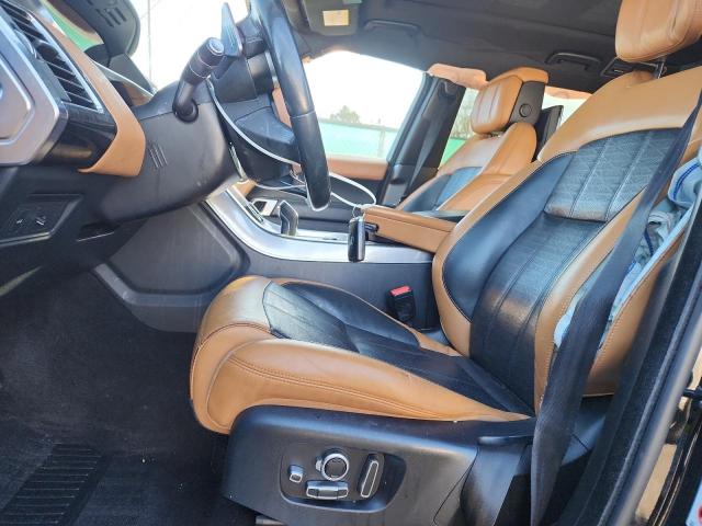 Land Rover Range Rover Hse Dynamic Image 3