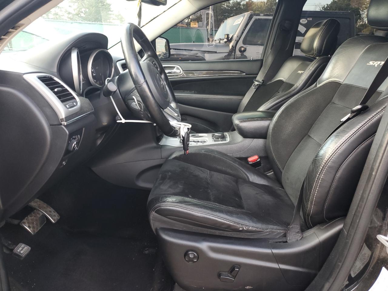 Jeep Grand Cherokee Srt-8 Image 6