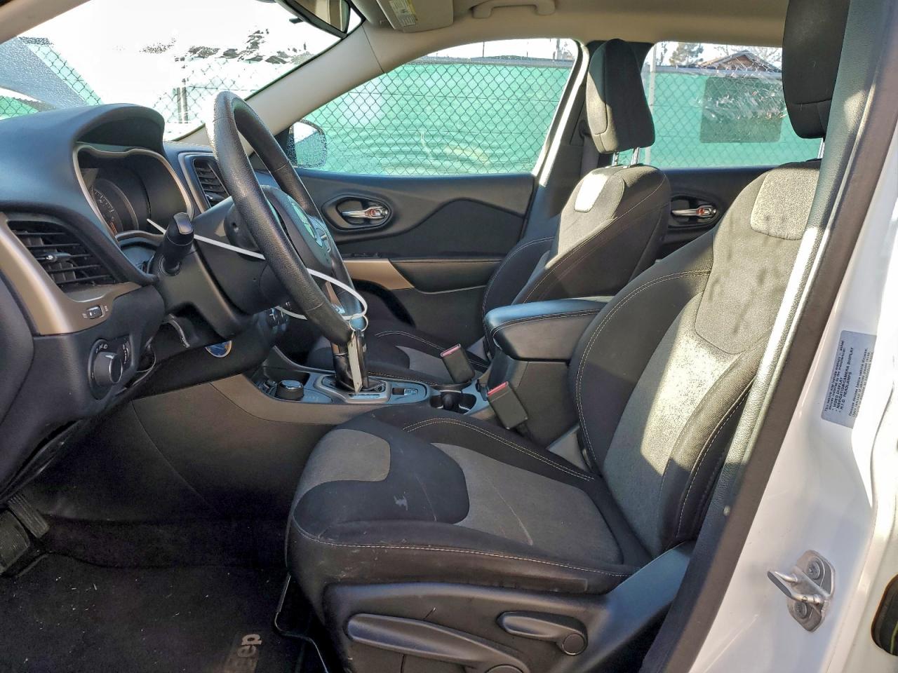 Jeep Grand Cherokee Sport Image 6