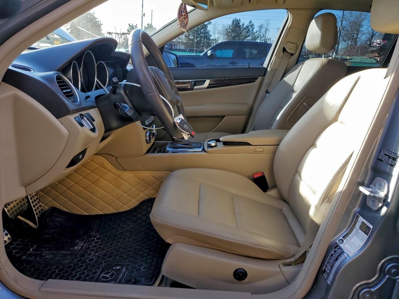 Mercedes-Benz C-Class 300 4matic Image 11