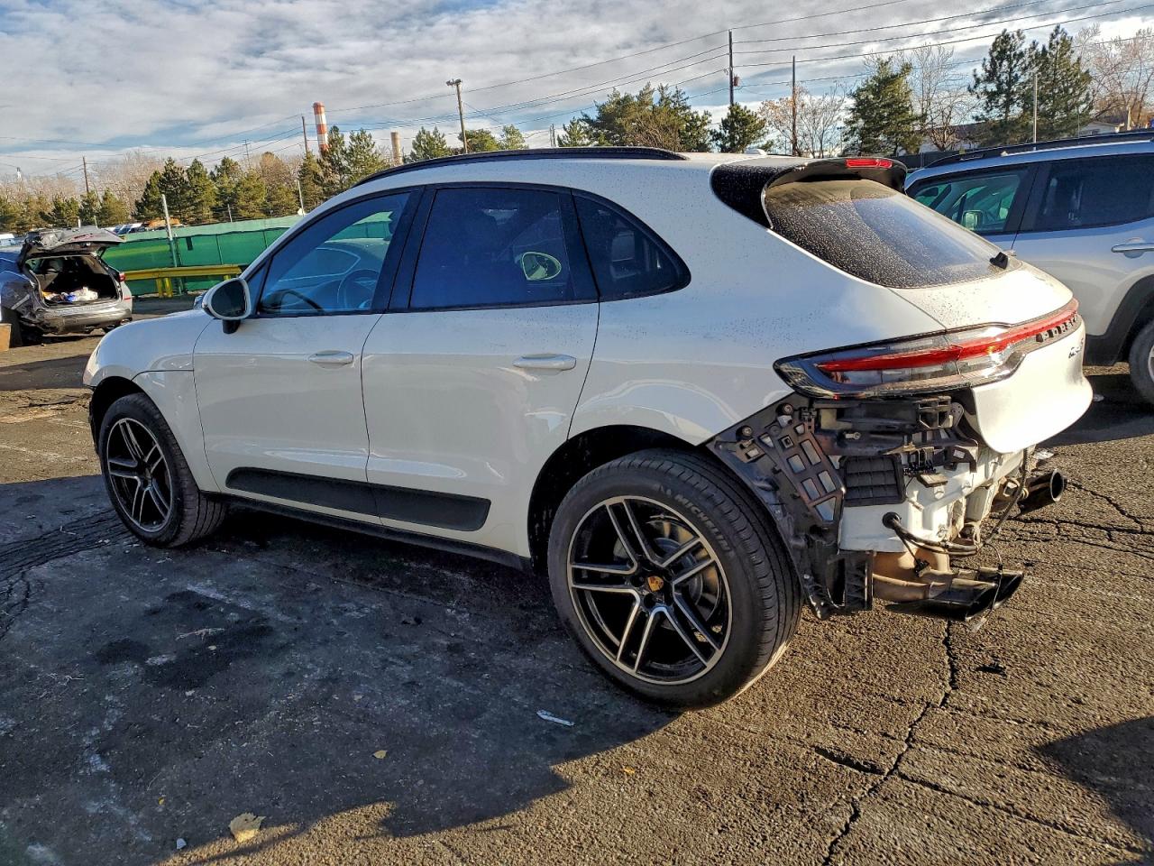 Porsche Macan S Image 2