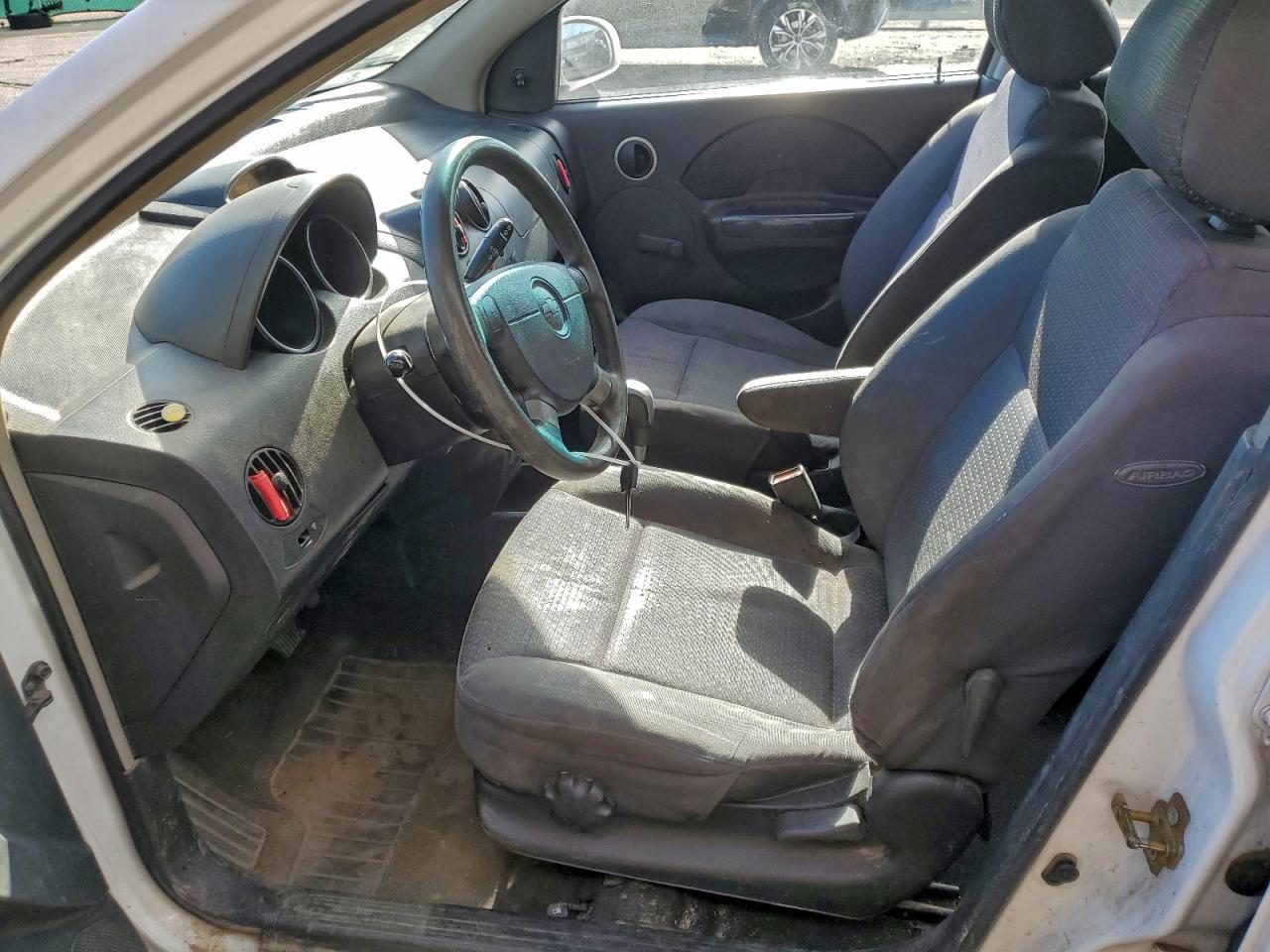 Chevrolet Aveo Base Image 7