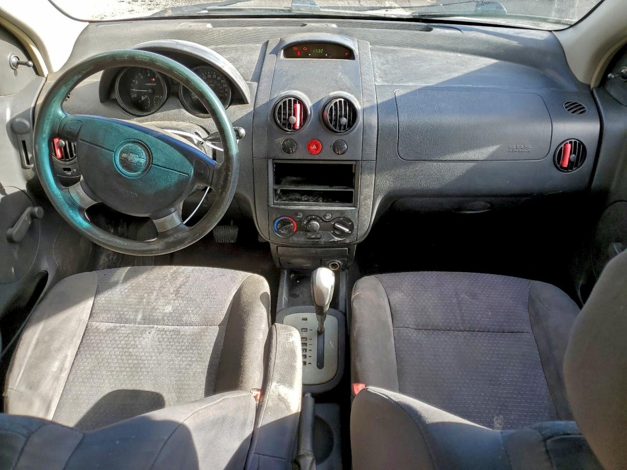 Chevrolet Aveo Base Image 12
