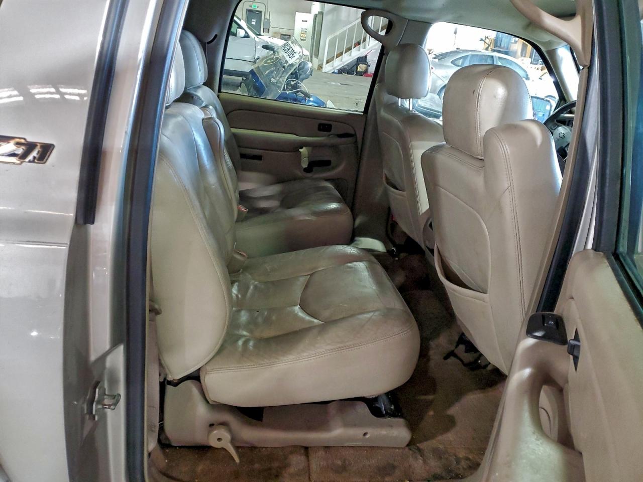 Chevrolet Suburban K1500 Image 12