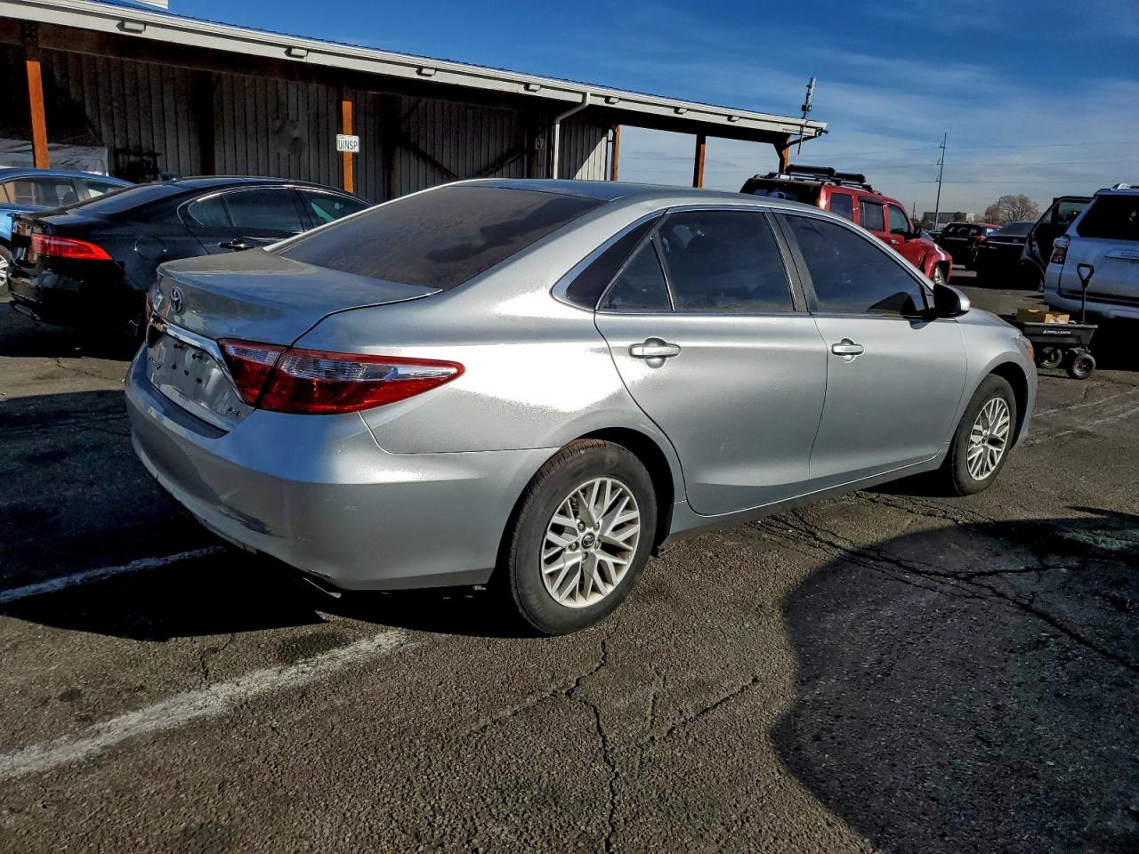 Toyota Camry Le Image 8