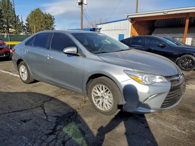 Toyota Camry Le Image 10