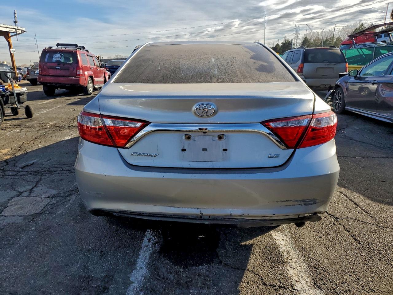 Toyota Camry Le Image 7
