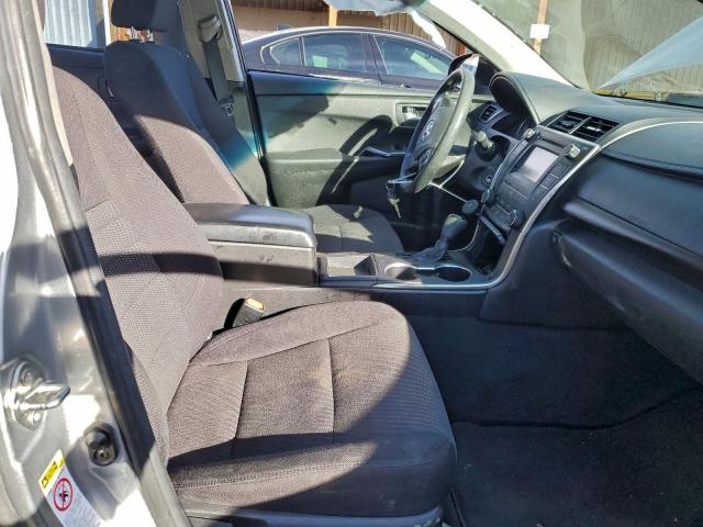 Toyota Camry Le Image 12