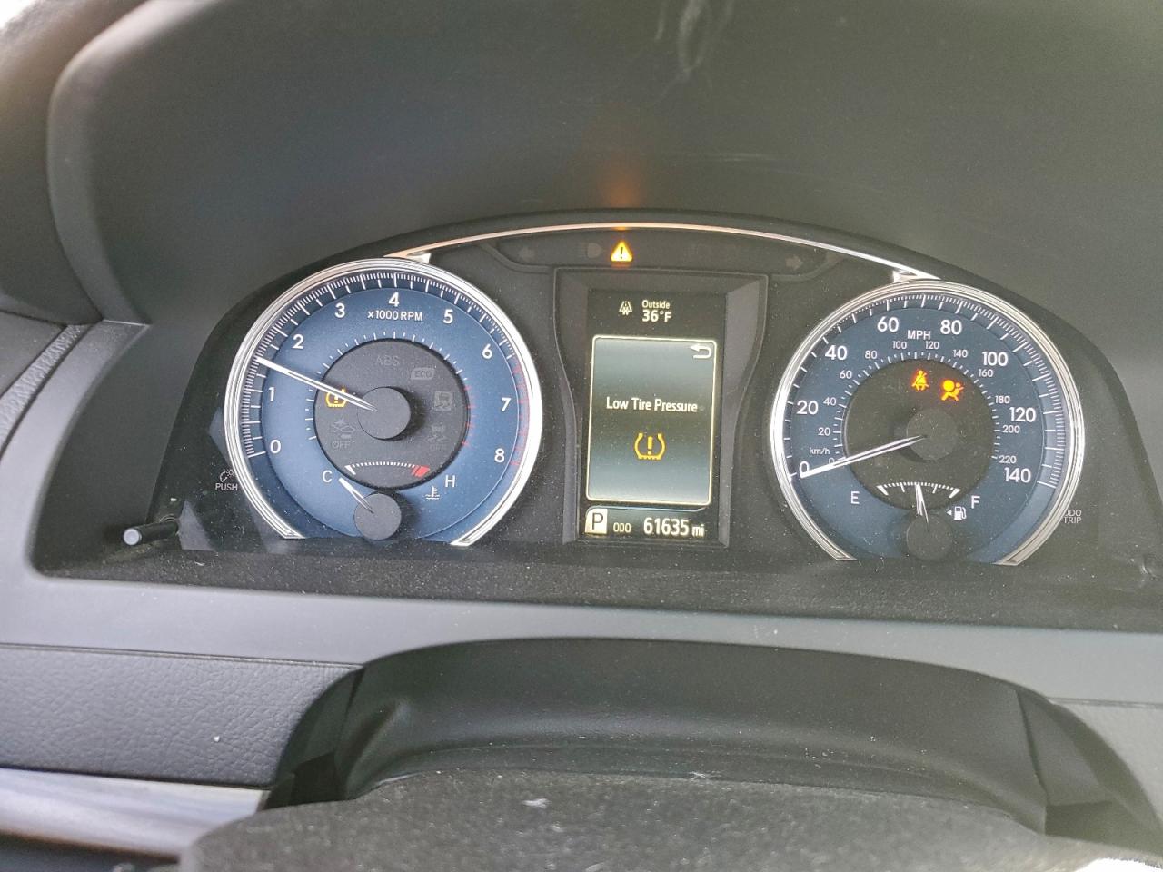 Toyota Camry Le Image 6