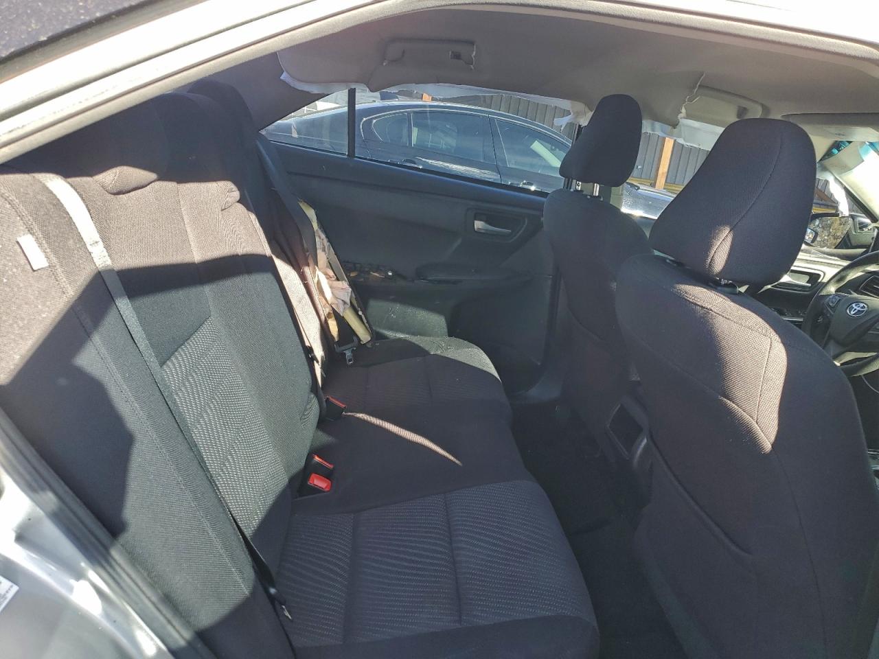 Toyota Camry Le Image 4