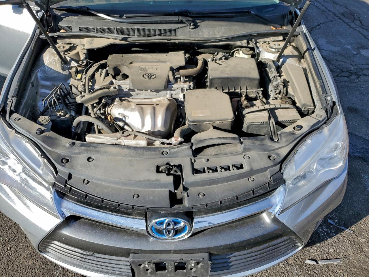 Toyota Camry Le Image 9