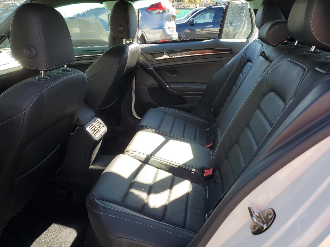 Volkswagen Golf Image 3