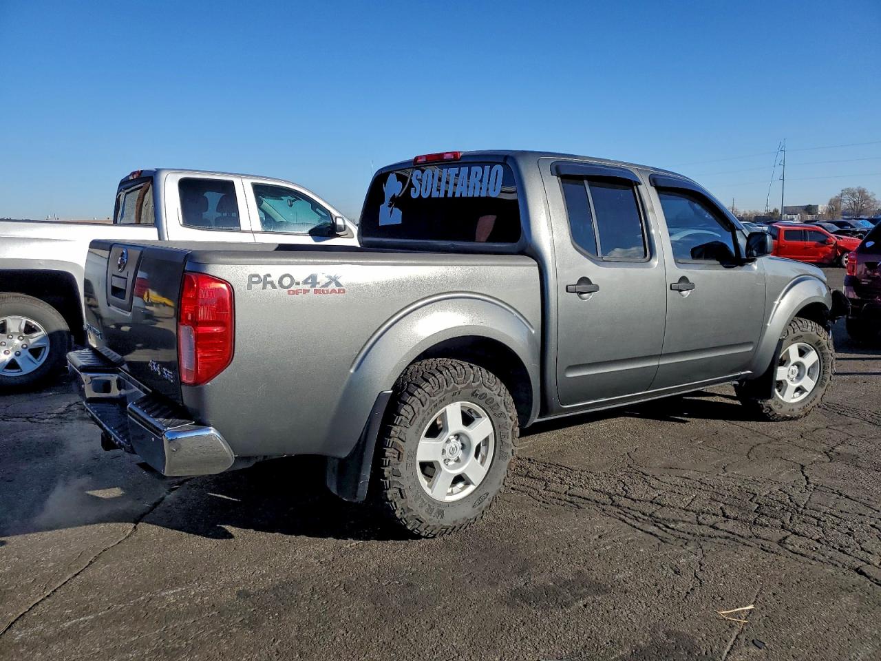 Nissan Frontier Crew Cab Le Image 3