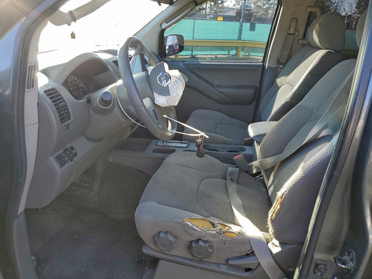 Nissan Frontier Crew Cab Le Image 7