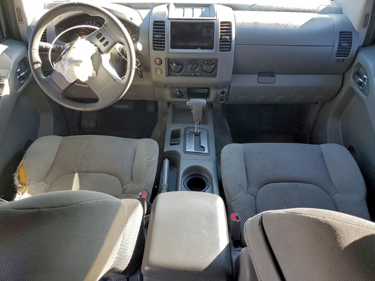 Nissan Frontier Crew Cab Le Image 11